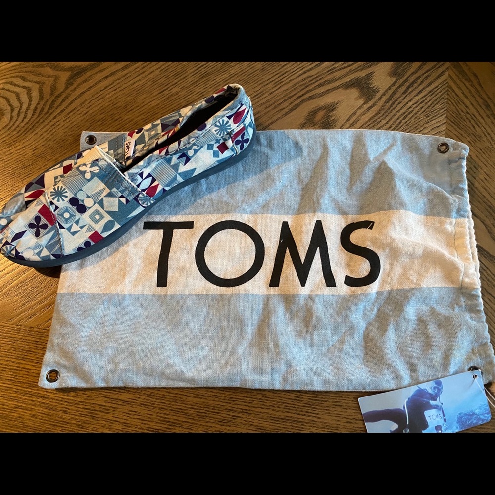 Special Disney Small World edition of Toms